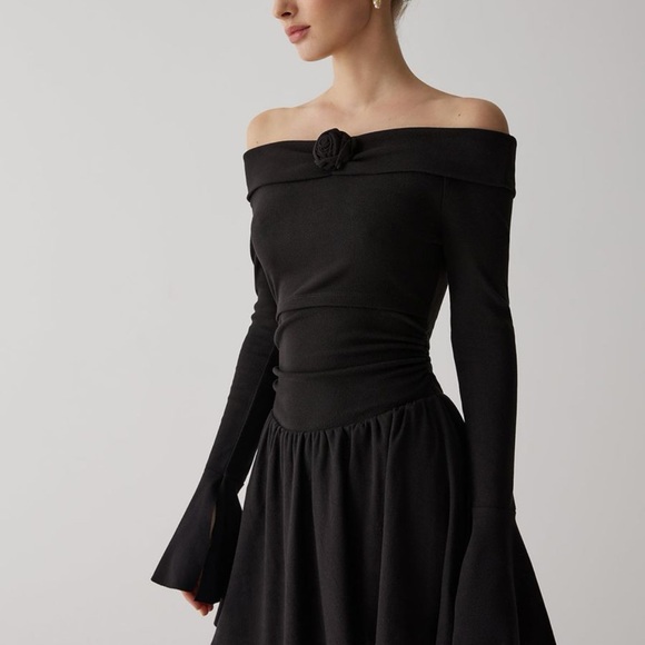 Commense Black Off-Shoulder Long Sleeve Dress - Picture 1 of 4
